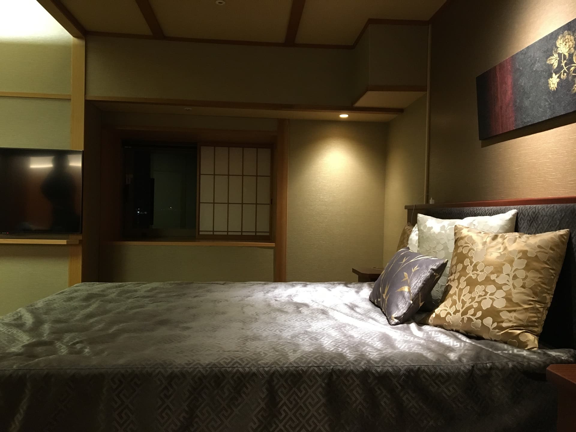 客室寝室:和の意匠が宿るベッドルーム